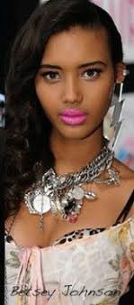 Do Luna's lips look unnatural?