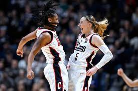 Paige Bueckers' sneaky supermarket video stunt with best friend ends in  capture | Marca