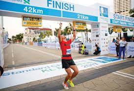 Detailed information on standard chartered kuala lumpur marathon, provided by ahotu marathons with news, interviews, photos, videos, and reviews. Standard Chartered Kuala Lumpur Marathon 2017 Running Malaysia