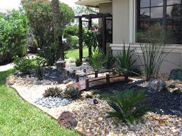 Hugedomains Com Front Yard Landscaping Front Yard Garden Design Front Yard Decor