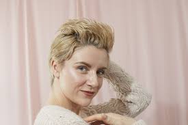 If you are plus size women and you want to make your hairstyle that make you look slimmer & younger then its a right place for you. 20 Super Flattering Short Hairstyles For Long Faces All Things Hair Us
