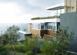 This design provides a beautiful garden view from inside the home for year round greenery and color, creates a privacy screen and inviting outdoor space. Residential Roof Garden Curlcurl Nsw Fytogreen Australia