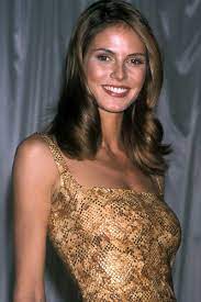 Heidi klum is considered to be one of the world's greatest models. We See The Face In The Red Top But The Colour Doesn T Seem Rich Enough For The Skin This Looks Great Dark Enough To Define Heidi Klum Look De Cabello Modelos