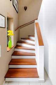 Treppe Innen Massiv Mit Holz Stufen Handlauf Gemauert Architektur Detail Eco Giebelhaus Hamburg Hausbaudirekt De Haus Deko Handlauf Treppe Treppe Holz