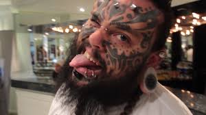 Există oameni care au început să pună pe desene corporale, nu se poate opri. Cel Mai Tatuat Om Din Lume Emilio Gonzalez Vine La Transilvania Tattoo Expo Video