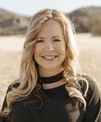 Amy Hurt's Instagram, Twitter & Facebook