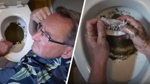 Nie opowiadaj głupot (…) opowiadasz banialuki. Wojciech Cejrowski Grzebie W Brudnej Toalecie Nagral Filmik