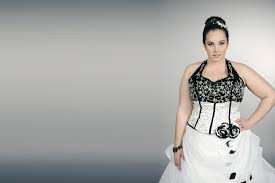 Die kleider kannst du in deiner brautkleidanprobe bei uns individuell mitgestalten und miteinander kombinieren, so dass du dein ganz persönliches traumkleid finden kannst. Gunstige Brautkleider Online Kaufen Bei Der Modemarke Taubenweiss