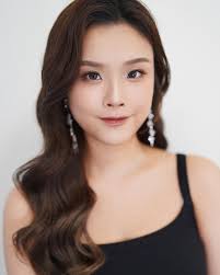 Thanks pretty🤍 In frame: @crystallkayu Mua: @chiirismakeup Product brand↷  Foundation: Charlotte Tilbury, RMK Base: RMK Eyeshadow: Charlotte Tilbury,  Natasha Denona Eyebrow: Excel, Kate Cheek: Charlotte Tilbury  Highlight&Shadow: Enamor,MAC, Rare ...