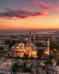 I colorati bazar e l'eco dei minareti di istanbul, il magico mondo della cappadocia caratterizzato da paesaggi unici, storia e natura si fondono. Istanbul Turkey Paesaggi Luoghi Turchia