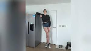 Sie knackt die zwei Meter!: Mehr als XXL! Katie (26) zeigt auf OnlyFans,  was Größe wirklich bedeutet