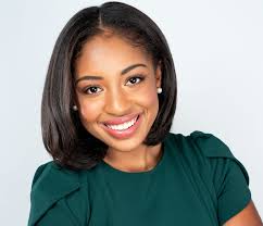 Q&A: New Bucks sideline reporter Zora Stephenson will combine her love of  storytelling with her love of basketball