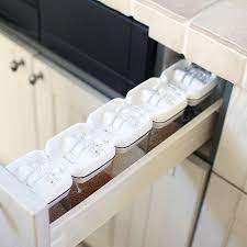 調味料入れをたっぷりとご紹介 お気に入りを揃えてキッチンをすっきりさせましょう folk キッチン 周り 収納 カインズホーム カウンターキッチン 収納 diy