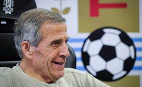 Tabárez, de 74 años, también comentó el hecho de que se miden el entrenador más veterano contra el más joven de la competición internacional (lionel scaloni, de 43), y resaltó que el joven. Vfkplayjcpj0pm