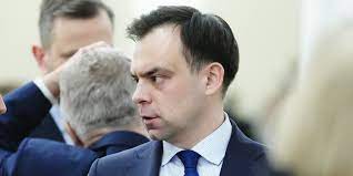 39 mln zł dla PiS wciąż zawieszone. Co oznacza decyzja ministra finansów