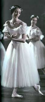Strechanadi Paris Opera Ballet Giselle Photo M Lidvac Ballet Beautie Sur Les Pointes Ballet Beautie Ballet Giselle Ballet Dancers Paris Opera Ballet