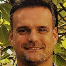 Bob Loos's Instagram, Twitter & Facebook