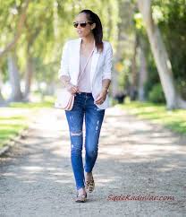 2020 Bayan Beyaz Blazer Ceket Kombinleri Mavi Kot Pantolon Siyah Bustiyer Beyaz Blazer Ceket Stiletto Ayakkabi Blazer Ceket Pantolon Moda Stilleri