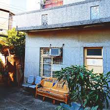 instagram 上的老屋顏 水泥花格磚 老屋顏 老屋 老房子 水泥花格磚 喜樹 structures road alley