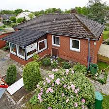 Wenn ein haus mit 90 m² nun genauso wie ein haus mit 120 m² über zwei vollbäder verfügt, sind die quadratmeterkosten bei dem größeren haus im schnitt etwas niedriger als bei dem kleineren haus. Sanierung Von Alten Fertighausern Die 5 Haufigsten Schwachpunkte Energie Fachberater