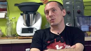 Neue Folgen: »Hartz und herzlich – Tag für Tag Benz-Baracken« - Sucy  Pretsch Magazin