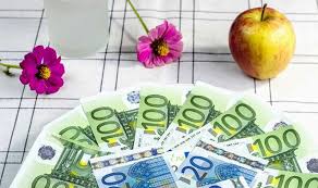 Pasiunea pentru apicultura a inceput la. Fonduri Europene 2019 Cate 15 000 Euro Pentru Ferme Mici Pfa Sau Srl