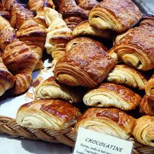 Vous avez déjà forcément vu ces cartes : Pain Au Chocolat Ou Chocolatine Cyril Lignac Tranche Femme Actuelle Le Mag