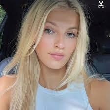 Laura Wiens's Instagram, Twitter & Facebook