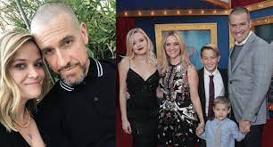 Jim toth, whose original name is james joseph toth, was born in the year 1970 in aliquippa, pennsylvania, usa. Who Is Reese Witherspoon S Husband Jim Toth More About Reese Witherspoon S Marriage And Kids