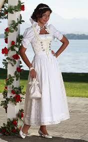 Pin Von Rod Auf Dirndl Trachten Modern Dirndl Trachten Dirndl Hochzeit Braut Dirndl