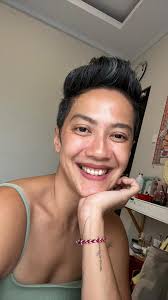 Masuk kamar dengan niat mau ngapain, begitu masuk kamar, lah lupa.. “eh  tadi mau ngapain ya ke sini?” 🤣 Giliran urusan lagu, ingetnya sampe nempel  puluhan taun. Anyway, Spice Girls bener2 unlocked so ...