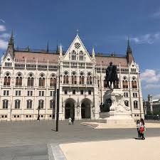 Különleges felvétel a kedvelt villamosok portálról. Igazsagugyi Miniszterium Lipotvaros 1 Tip From 570 Visitors