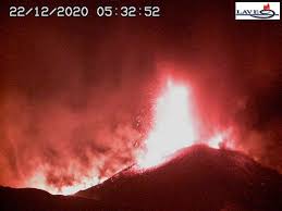Lava flows occurred from new southeast crater in late august and late november 2018. Etna Volcano Update Another Paroxysm With Lava Fountains Volcanodiscovery