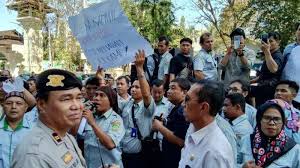 Jika tidak kami akan mengirimkan size yang tersedia. Plt Dirut Pd Pasar Medan Ungkap Rp 4 Miliar Tertahan Di Bank Mandiri Berikut Alasan Pihak Bank Tribun Medan