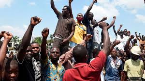 © kj rosales, file june 12 'mañanita' protest: F8dhyrxvr 5ejm