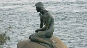 La sirenita es uno de sus más populares y copenhague lo ha honrado con una estatua. La Sirenita De Copenhague Curiosidades E Historia