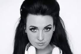 Elle Muller · Biography