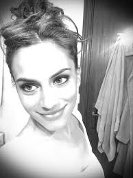 Yo busco tu mirada entre los ojos de la gente.....