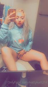 Mrskattycakes - Cant Stop Touching Herself