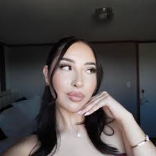 Mobile groomer with patience for anxious pets