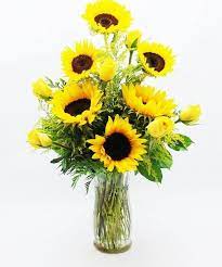 Roses And Sunflowers Theflowerbucket Sunflower Arrangements Sunflower Floral Arrangements Fresh Flowers Arrangements