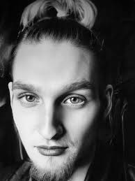 Happy Heavenly Birthday, Layne Staley 🎈🕊️ Layne was so much more than a  voice—he was the soul of a generation. Born August 22, 1967, his life and  music were filled with raw