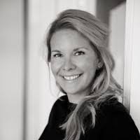 Karen Bergfeld's Instagram, Twitter & Facebook