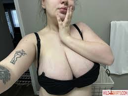 22 hot photos by assh_nsfw (known as @assh_nsfw)