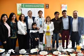 Hola esta es una de las ventanas en las que promuevo mi trabajo ,espero les guste !!! Estudiante Luciano Arriagada Recibe Reconocimiento Red Educativa Municipal De Curico