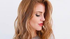 Bright, succulent harvest grains, spicy lattes, cozy sweaters, comfort food—they all seem to suggest all things warm and fuzzy, and truly everything takes on an earthier feel. 20 Sexy Auburn Hair Color Ideas For 2020 The Trend Spotter