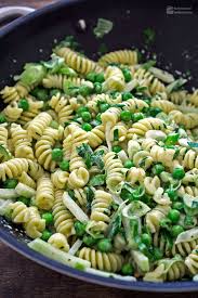 Fruhlings Pasta Mit Grunem Gemuse Madame Cuisine Rezepte Pasta Gemuse Rezepte Vegetarisch Rezepte