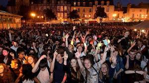 La fête de la musique est une célébration de la musique vivante destinée à mettre en valeur l'ampleur et la diversité des pratiques musicales, tant amateurs que professionnelles, dans tous les genres musicaux. Choisissez Votre Fete De La Musique Jeudi 21 Juin Consultez Notre Programme Detaille Des Fetes Dans Le Tarn Tarn Le Tarn Libre