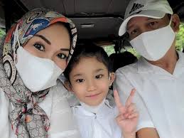 Perempuan yang berprofesi sebagai tki di singapura itu membuat permohonan maaf dalam sebuah video. A Kahzep5ikbqm