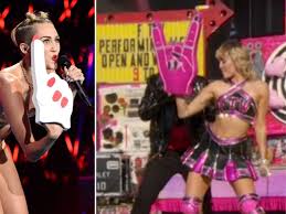 Along with the celebrity appearances. Miley Cyrus Super Bowl 2021 Concert Fans Noticed Foam Finger